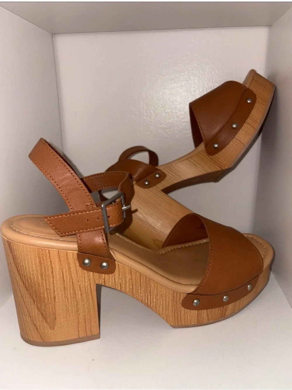 Universal Thread Tan Platform Sandals with Ankle Strap